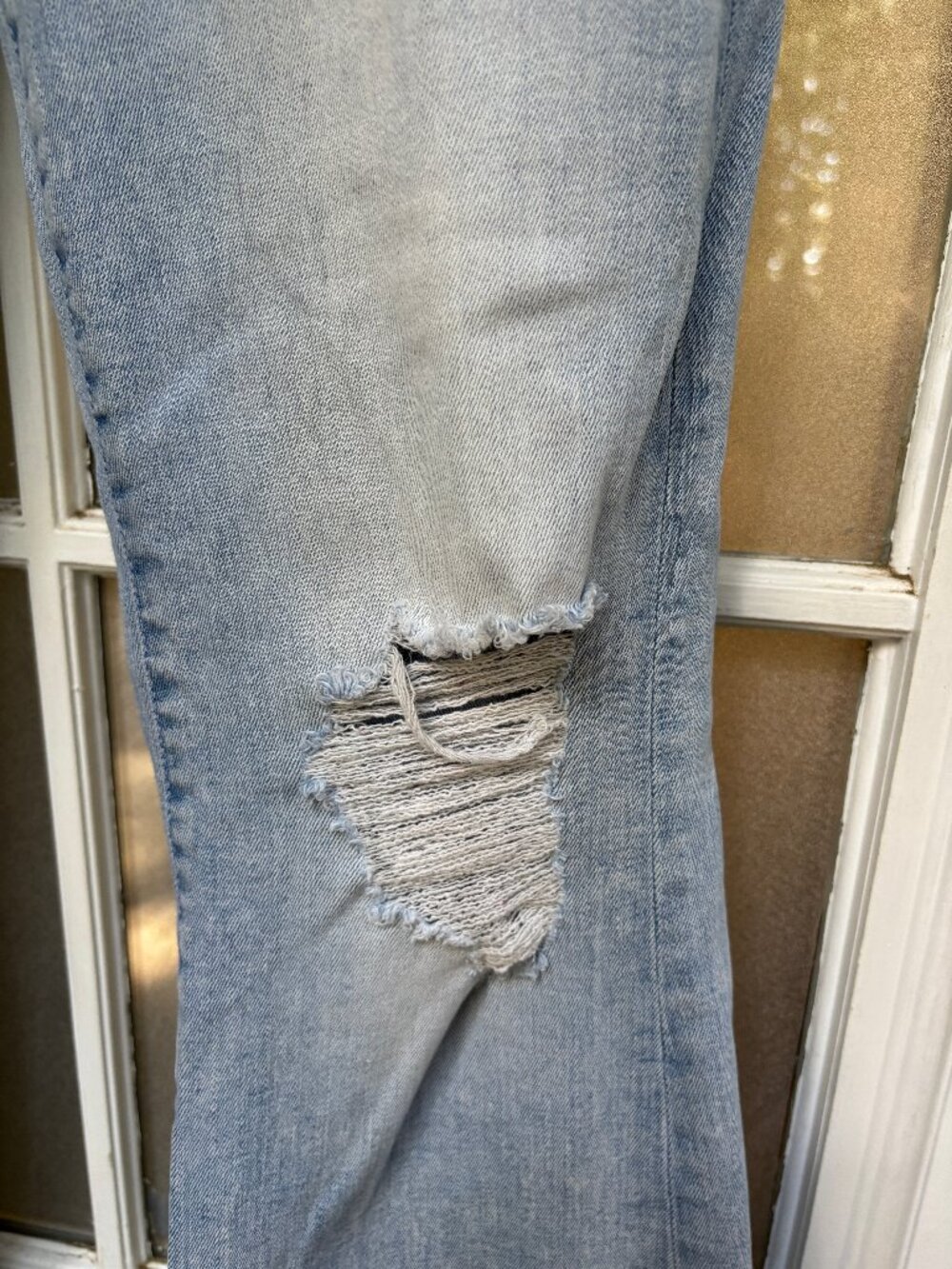 MOTHER The Weekender Fray Jeans – Size 27 – Distressed Flare - Picture 10 of 16